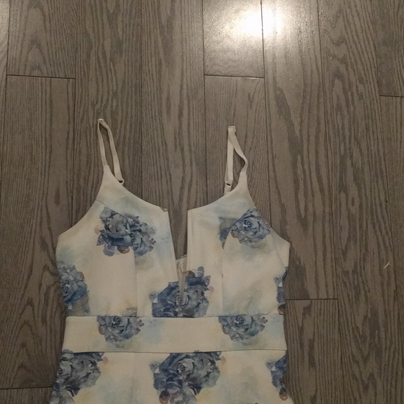 Beautiful dress by Chelsea 🌸🍀💖 - Picture 3 of 12